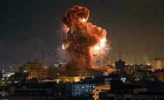 İsrail Savaş Uçaklarından Gazze Şeridi'ne Hava Saldırısı